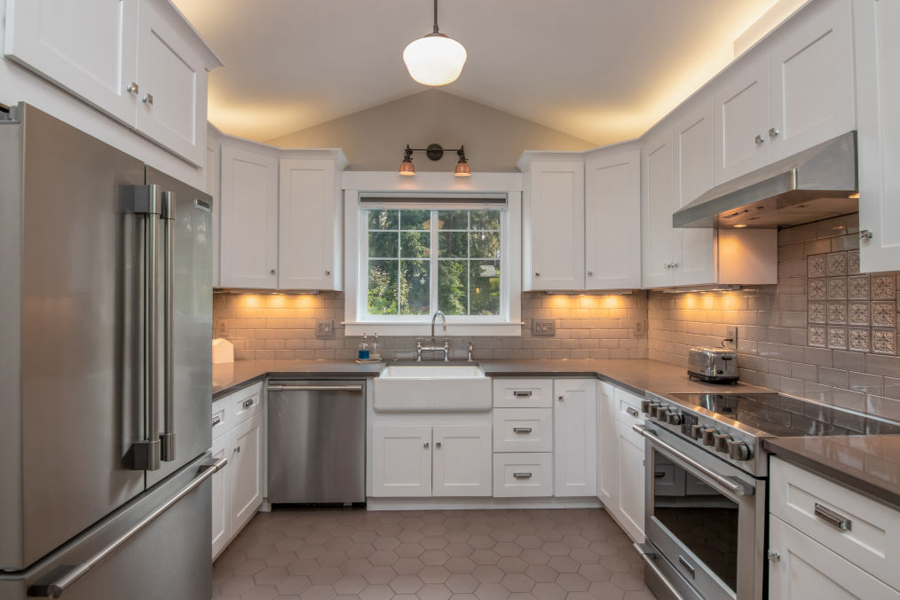Kitchen photo by Clayton on Unsplash